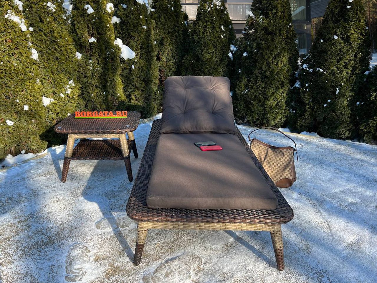 Лежак с колесиками BABYLON LUX brown/nature с чайным столиком для бани или зоны солярия