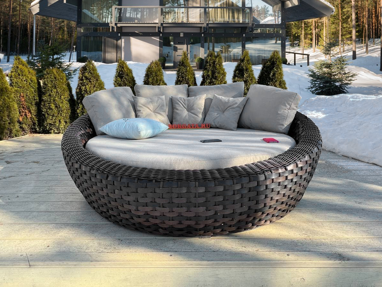 Диван круглый D200 ARIA brown с чайным столиком LAGUNE CLASSIC для балкона или террасы загородного дома