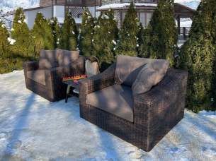 Лаунж зона с креслами SENATOR brown с чайным столиком BABYLON LUX для террасы загородного особняка