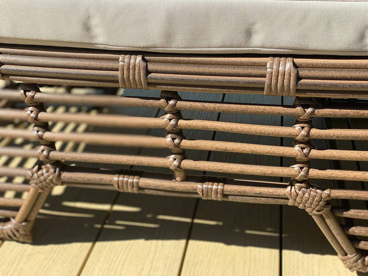 Комплект пляжных лежаков IBIZA с чайным столиком из трубчатого ротанга