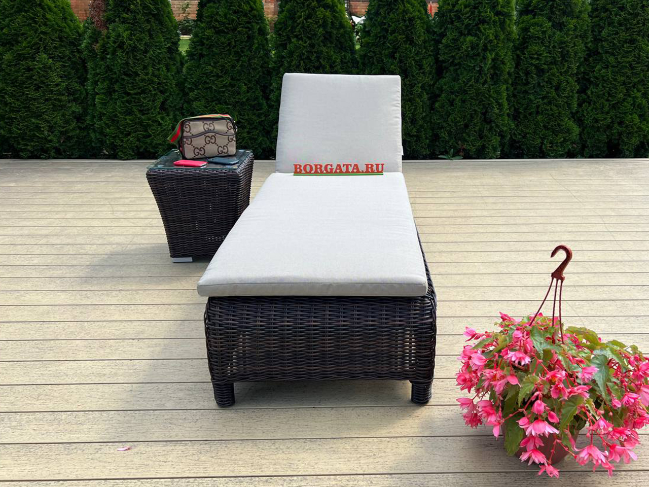 Лежак BELLUNO brown с чайным столиком BEST для зоны бассейна или солярия